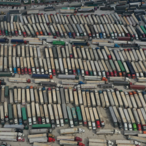 Vietnam: Thousands of trucks carrying fruit are still stuck at the Chinese border