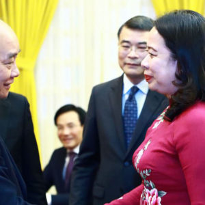 Hot! Vietnamese communist chief ripes off “golden card of immunity from death,” former State President’s wife in danger